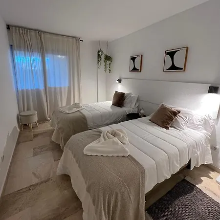 Impeccable Large With Immense Terrace And Private Garden Overlooking The Mountain, Featuring 2 Bedrooms And Sleeping Up To 4 Guests Located 100 Meters From Plaza Maestranza Διαμέρισμα *