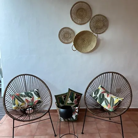 Impeccable Large With Immense Terrace And Private Garden Overlooking The Mountain, Featuring 2 Bedrooms And Sleeping Up To 4 Guests Located 100 Meters From Plaza Maestranza Appartamento *