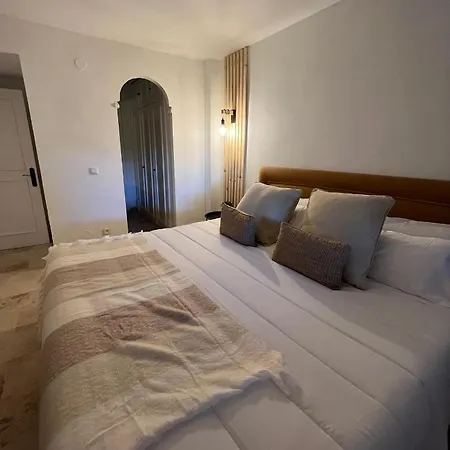Impeccable Large With Immense Terrace And Private Garden Overlooking The Mountain, Featuring 2 Bedrooms And Sleeping Up To 4 Guests Located 100 Meters From Plaza Maestranza * Μαρμπέλλα