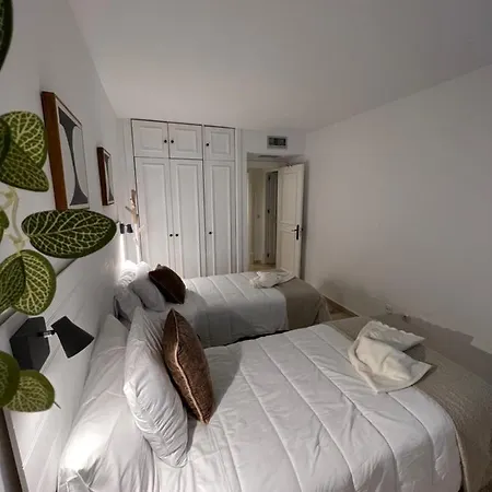 Διαμέρισμα Impeccable Large With Immense Terrace And Private Garden Overlooking The Mountain, Featuring 2 Bedrooms And Sleeping Up To 4 Guests Located 100 Meters From Plaza Maestranza