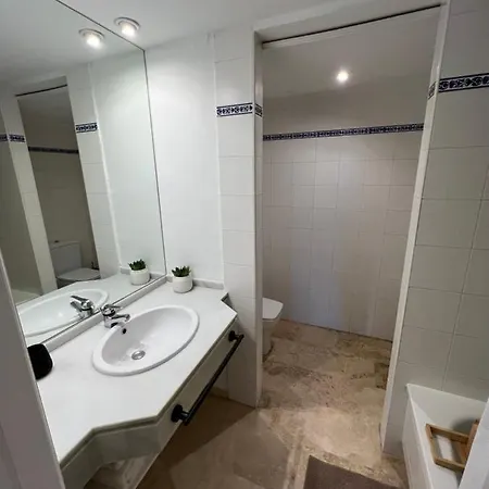 Impeccable Large With Immense Terrace And Private Garden Overlooking The Mountain, Featuring 2 Bedrooms And Sleeping Up To 4 Guests Located 100 Meters From Plaza Maestranza Διαμέρισμα