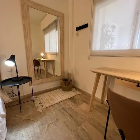 Impeccable Large With Immense Terrace And Private Garden Overlooking The Mountain, Featuring 2 Bedrooms And Sleeping Up To 4 Guests Located 100 Meters From Plaza Maestranza Διαμέρισμα