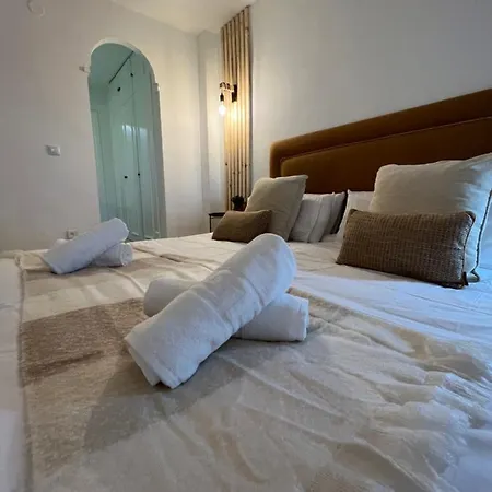 Impeccable Large With Immense Terrace And Private Garden Overlooking The Mountain, Featuring 2 Bedrooms And Sleeping Up To 4 Guests Located 100 Meters From Plaza Maestranza Διαμέρισμα Μαρμπέλλα