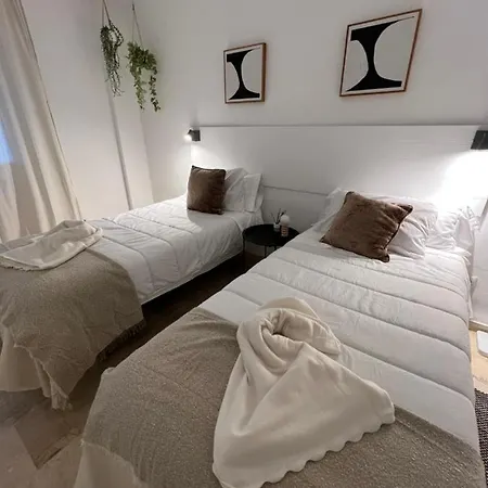 Impeccable Large With Immense Terrace And Private Garden Overlooking The Mountain, Featuring 2 Bedrooms And Sleeping Up To 4 Guests Located 100 Meters From Plaza Maestranza Διαμέρισμα Μαρμπέλλα
