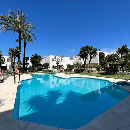 Διαμέρισμα Impeccable Large With Immense Terrace And Private Garden Overlooking The Mountain, Featuring 2 Bedrooms And Sleeping Up To 4 Guests Located 100 Meters From Plaza Maestranza
