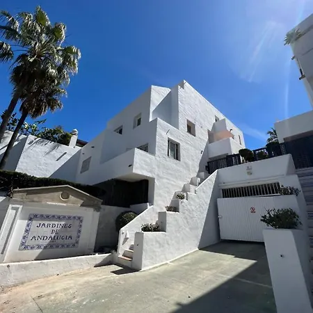 Διαμέρισμα Impeccable Large With Immense Terrace And Private Garden Overlooking The Mountain, Featuring 2 Bedrooms And Sleeping Up To 4 Guests Located 100 Meters From Plaza Maestranza *