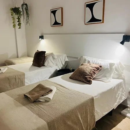 Διαμέρισμα Impeccable Large With Immense Terrace And Private Garden Overlooking The Mountain, Featuring 2 Bedrooms And Sleeping Up To 4 Guests Located 100 Meters From Plaza Maestranza Μαρμπέλλα