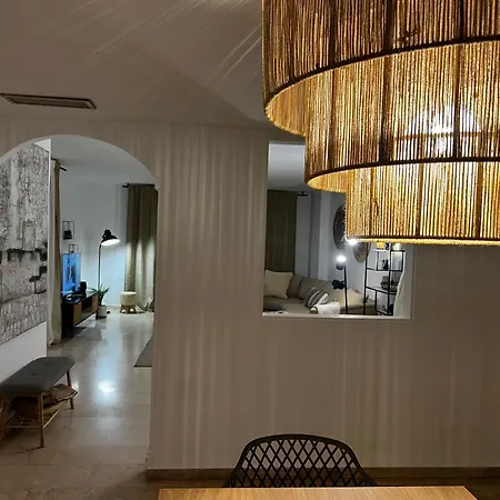 Διαμέρισμα Impeccable Large With Immense Terrace And Private Garden Overlooking The Mountain, Featuring 2 Bedrooms And Sleeping Up To 4 Guests Located 100 Meters From Plaza Maestranza