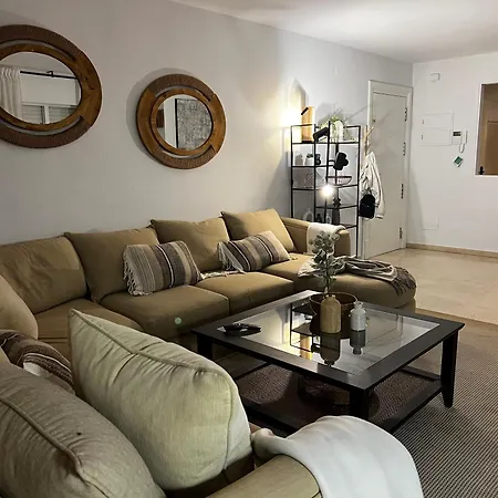 Impeccable Large With Immense Terrace And Private Garden Overlooking The Mountain, Featuring 2 Bedrooms And Sleeping Up To 4 Guests Located 100 Meters From Plaza Maestranza * Μαρμπέλλα